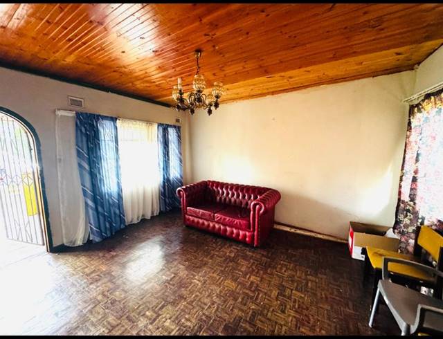 4 BEDROOM HOUSE FOR SALE IN UMLAZI H
